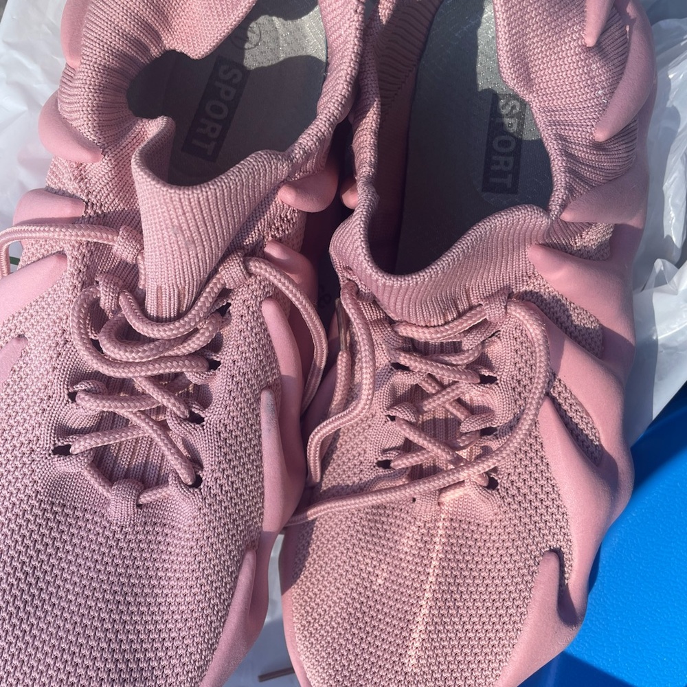 Yeezy Adidas Women’s Sneaker - Picture 5 of 7
